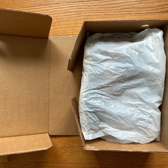 Brand New, never worn, LL Bean 6.5" Chelsea Boot - Picture 4 of 8